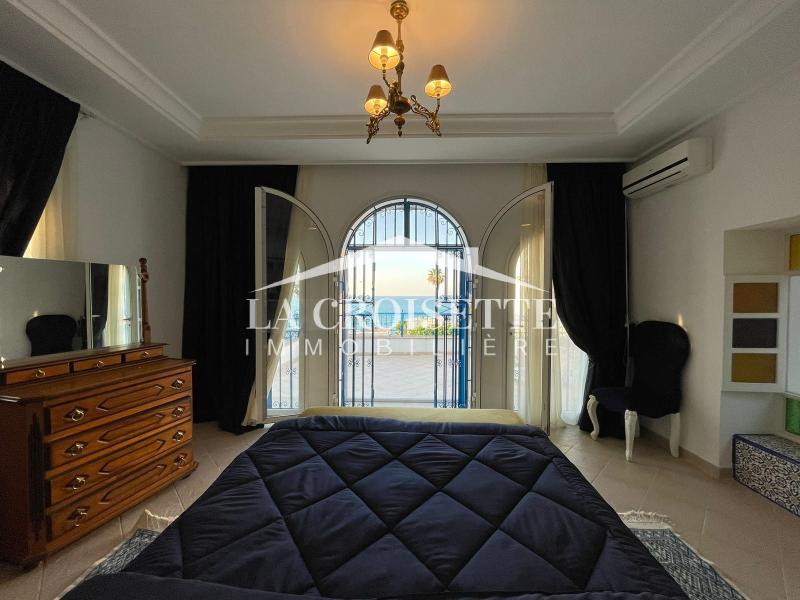 Villa meublée S+3 vue sur mer avec piscine à La Marsa